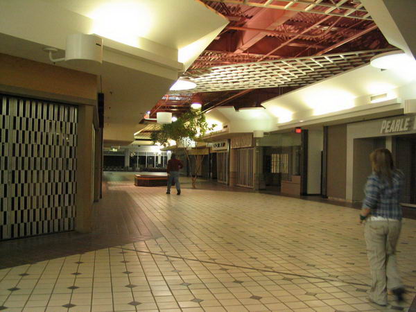 Wonderland Mall (Wonderland Shopping Center) - 2004 Photo